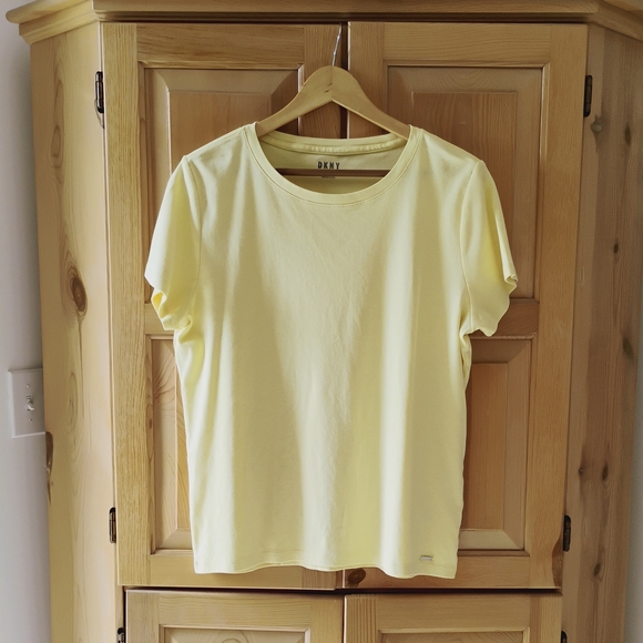 Dkny Tops - DKNY Women's Butter Yellow Short Sleeve Top XL
